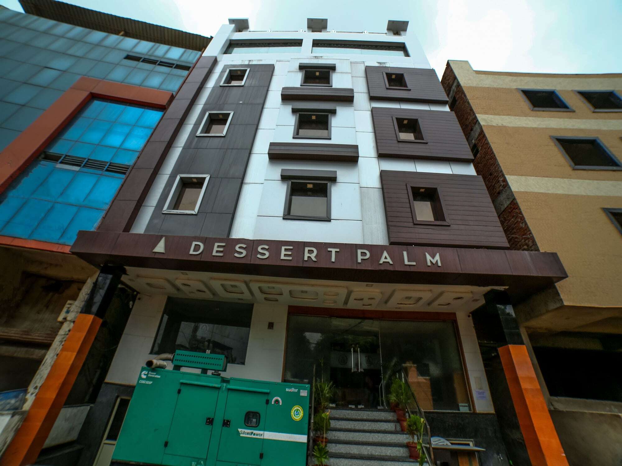 Oyo 7367 Hotel Dessert Palm قاليور المظهر الخارجي الصورة